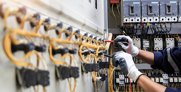 Professional Electrician technician working in Aumsville, OR